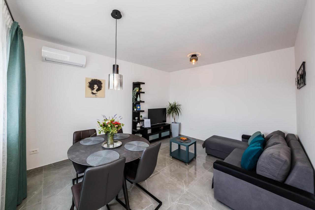 Ujakovic Apartment Kastela