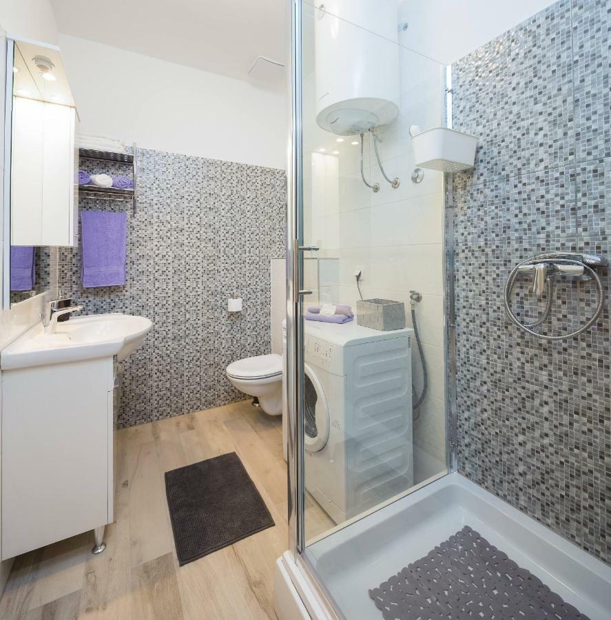 Apartment Ujakovic Kastela